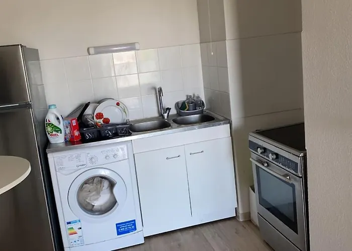 Idéalement Situé à2min à Pied Du Tram2 Castelnau-le-Lez
